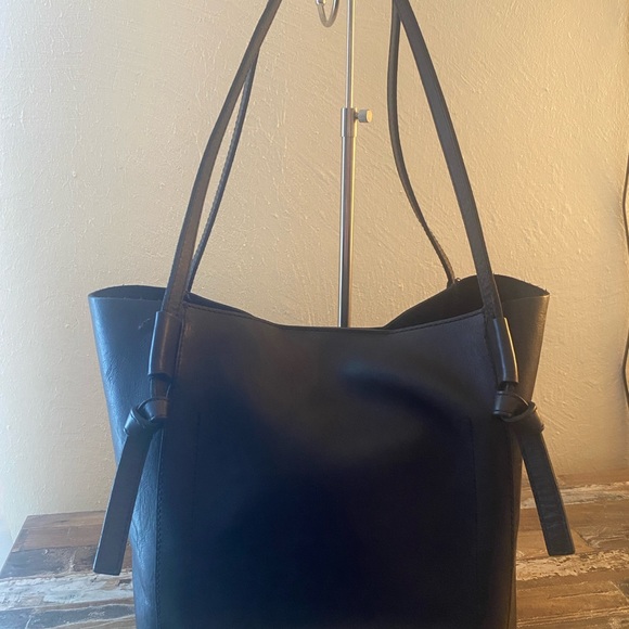 Madewell Knotted Black Leather Tote Bag - Picture 2 of 11